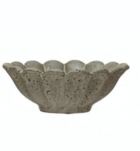 Load image into Gallery viewer, Flower Shape Stoneware Bowls
