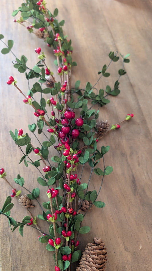 Berry & Green Leaves w/Pinecone Garland