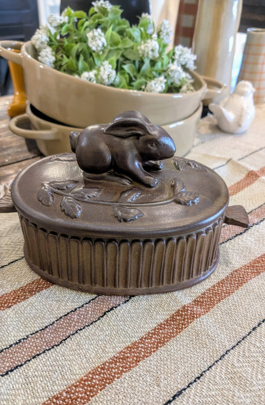 Stoneware Baker w/Rabbit on Lid