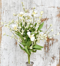 Load image into Gallery viewer, Snow White Dove Medium Bouquet
